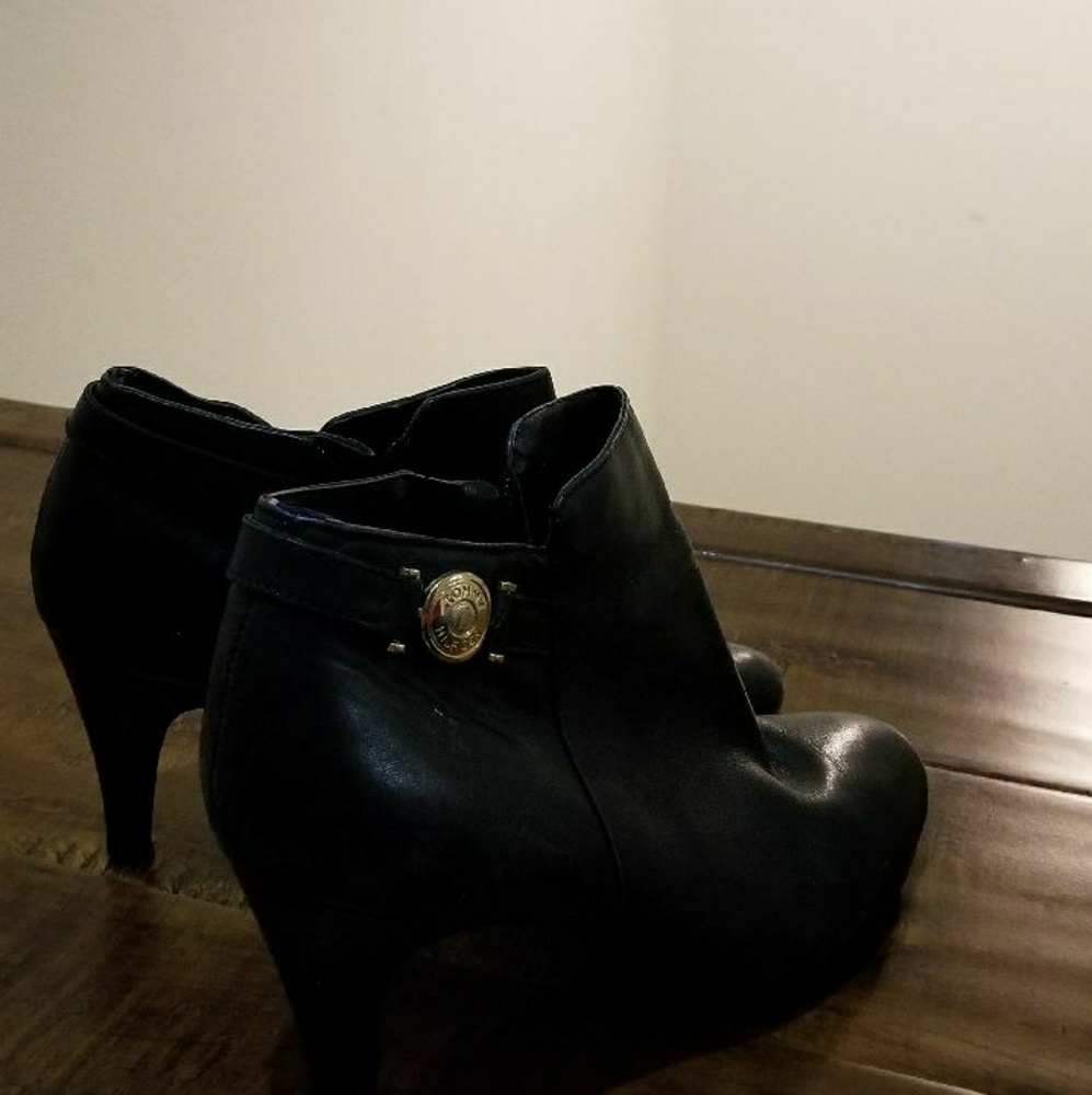 Tommy Hilfiger leather shoes
